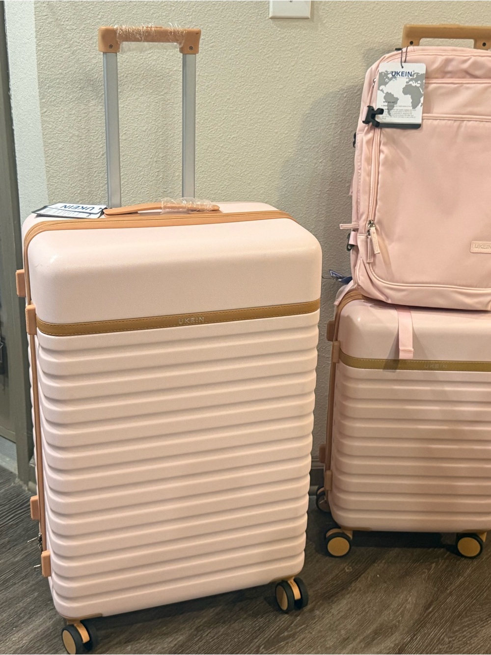 Pink Hardside Spinner Luggage Set 3 piece - Lightweight  airport approved!